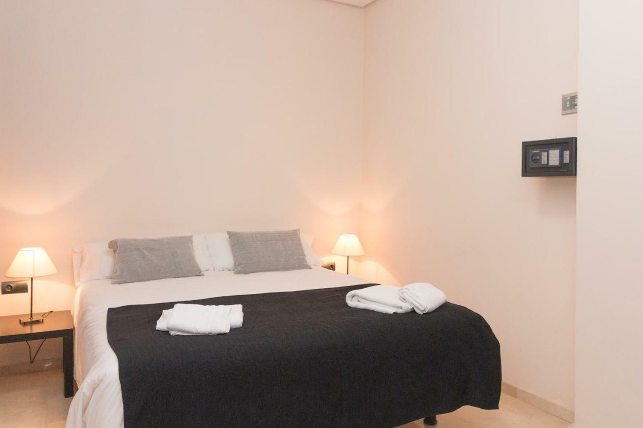 Bet Apartments - Canovas Rooms バレンシア エクステリア 写真